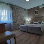 Carol Konukevi Trogir