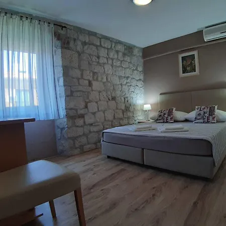 Carol Gasthof Trogir