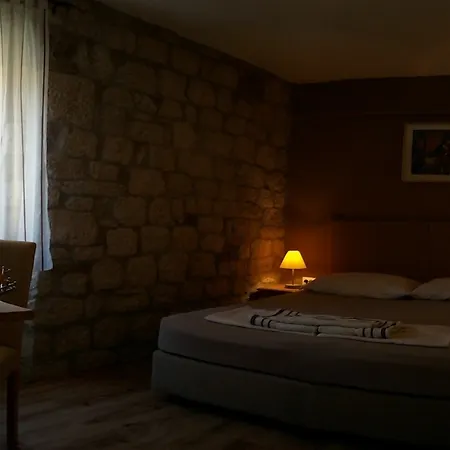 Carol Pensión Trogir