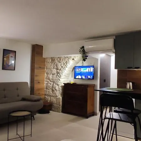 卡罗尔罗姆斯酒店 3* 特罗吉尔